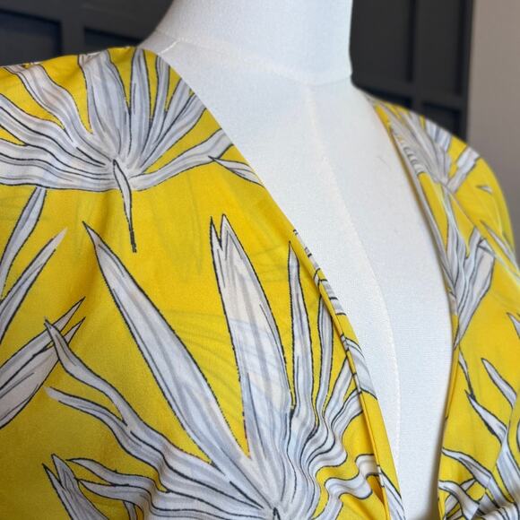 Hutch Yellow Front Tie Palm Leaf Tropical Vacation Crop Top Blouse Size Medium - Picture 2 of 5